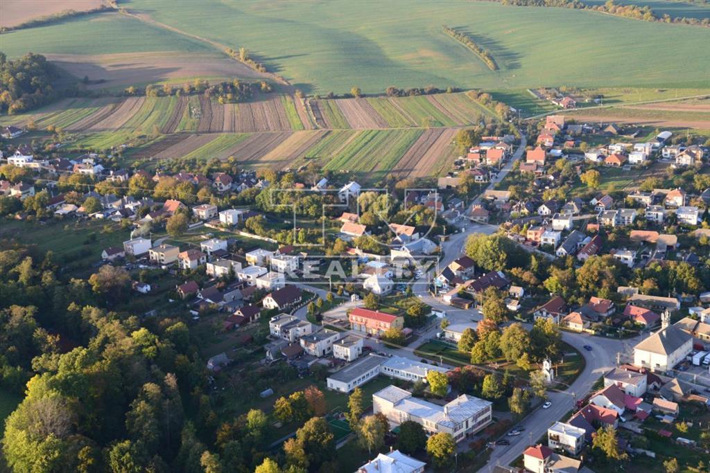 STAVEBNÝ POZEMOK CHOCHOLNÁ- VELČICE, 460M2