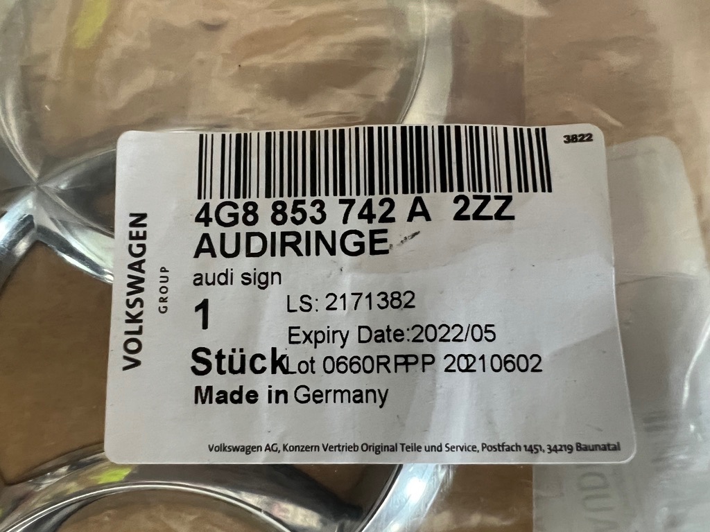 AUDI ZNAK ZADNA KAPOTA ORIGINAL 4G8853742A2ZZ