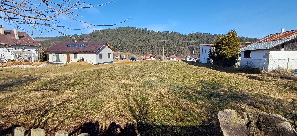 Ponúkam na predaj pozemok v obci Chrasť nad Hornádom 1076m2