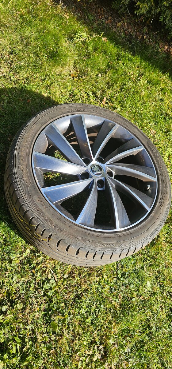 Škoda Pegasus, 5x112 R18 235/45r18