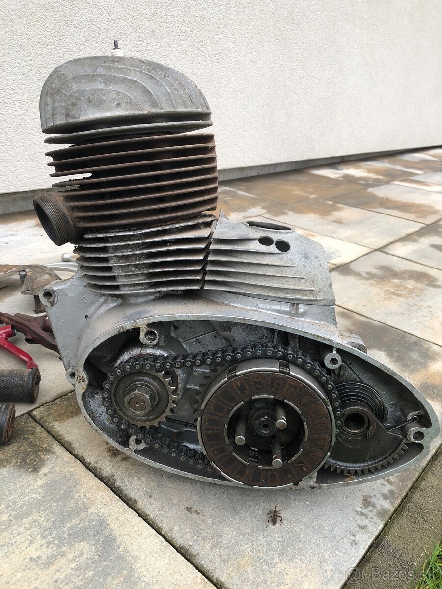 Motor Jawa 250/353 kyvačka