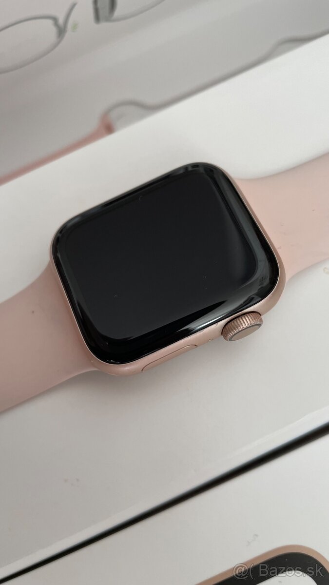 Apple Watch 4 40mm Gold Pink Sand Sport