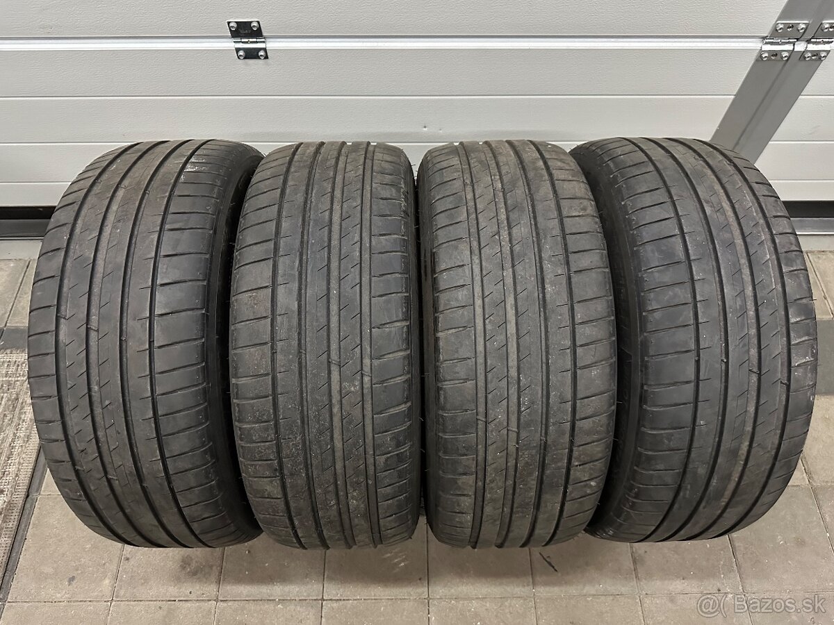 235/45 R18 Michelin