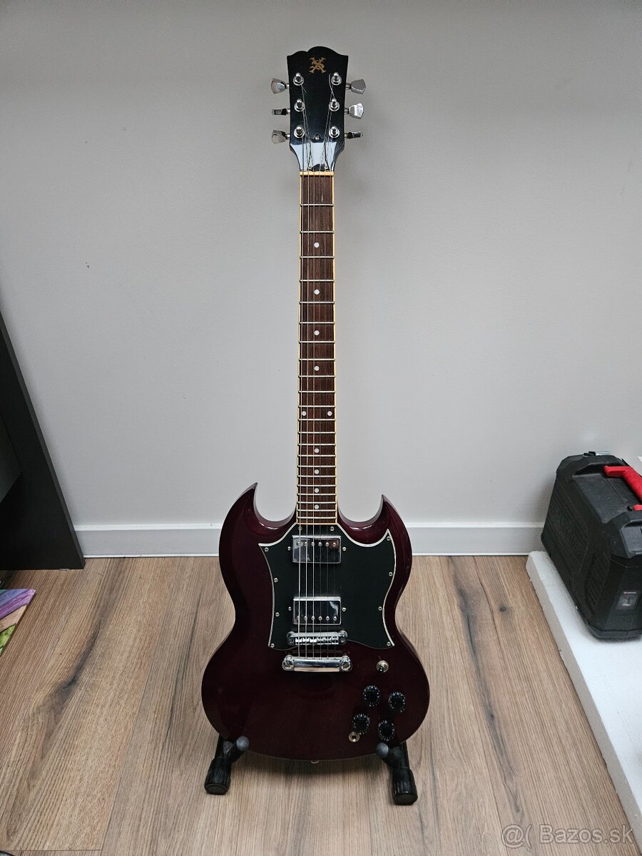 Tmavo červená gitara SX Double Cut