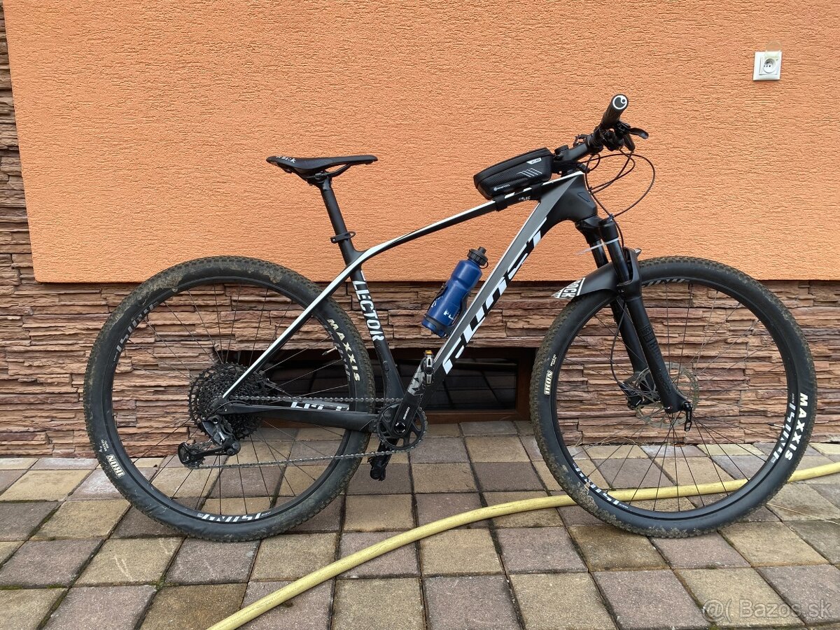 Trailový Carbon hardtail bicykel Ghost Lector