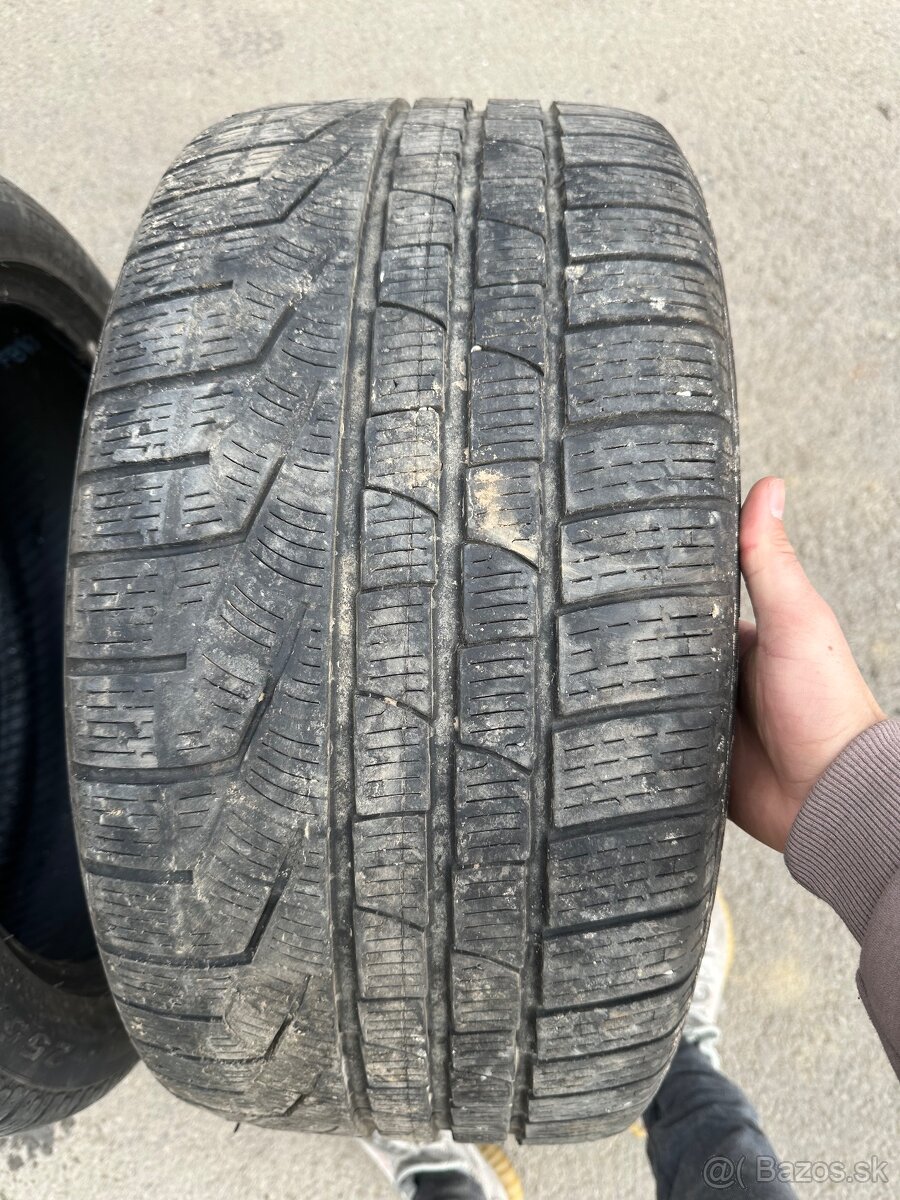 255/40r18