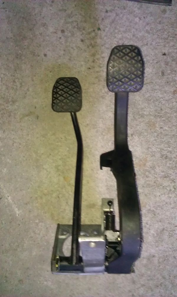 bmw e36 pedale spojkovy brzdovy pedal plynu