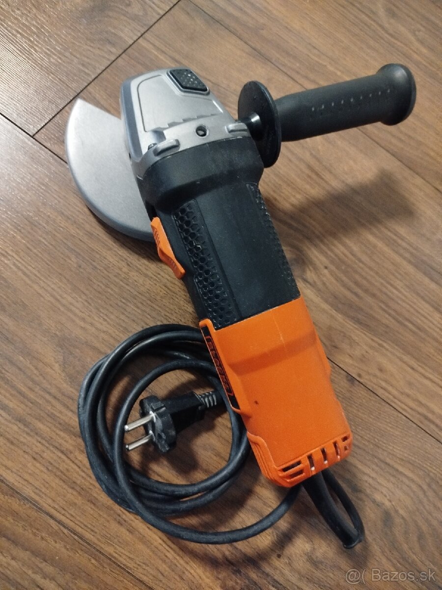 Uhlová brúska Black Decker BEG220 900W 125mm