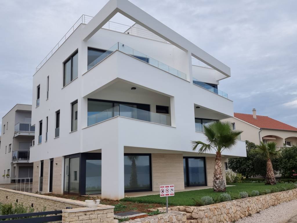 CHORVÁTSKO - Dvojpodlažný 5 izbový apartmán - Sukošan, Zadar