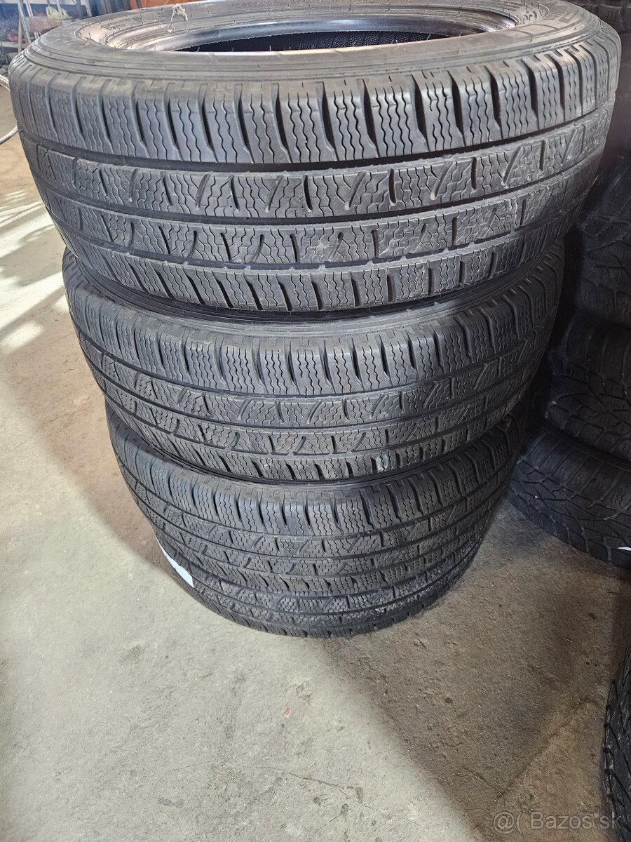 Zimne pneu 205/65 r16c  pirelli