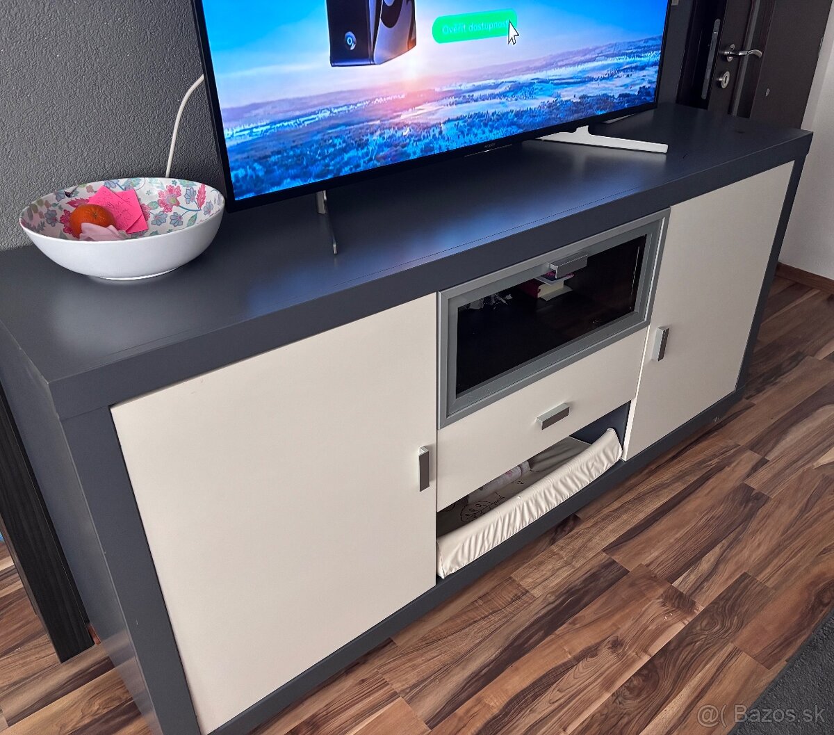 Komoda pod TV