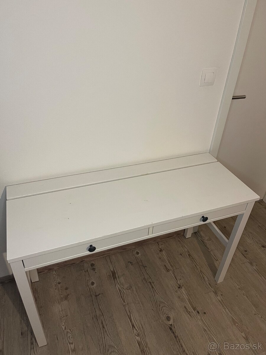 Stolík Hemnes