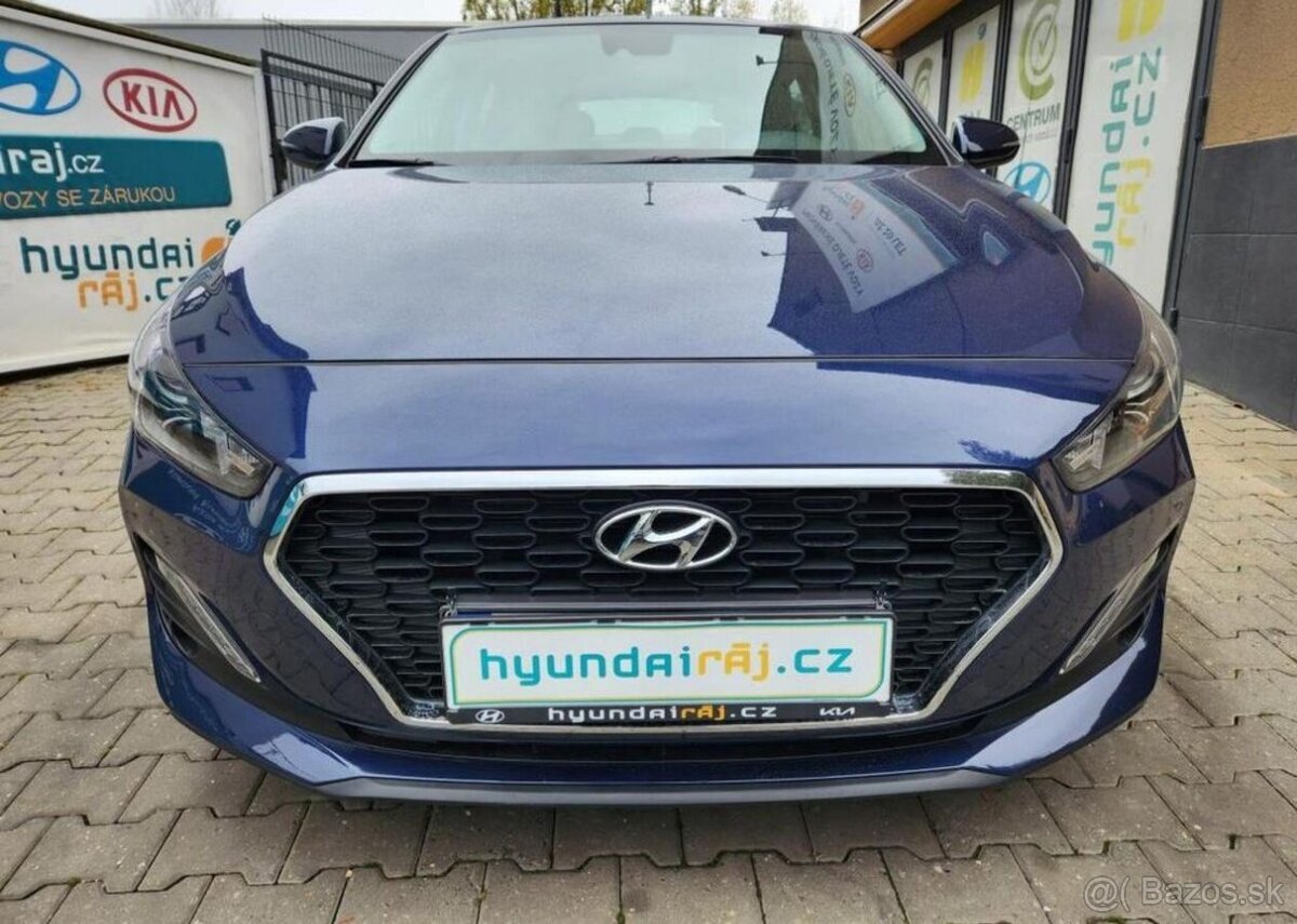 Hyundai i30 1.4-FASTBACK-KAMERA-ZÁRUKA