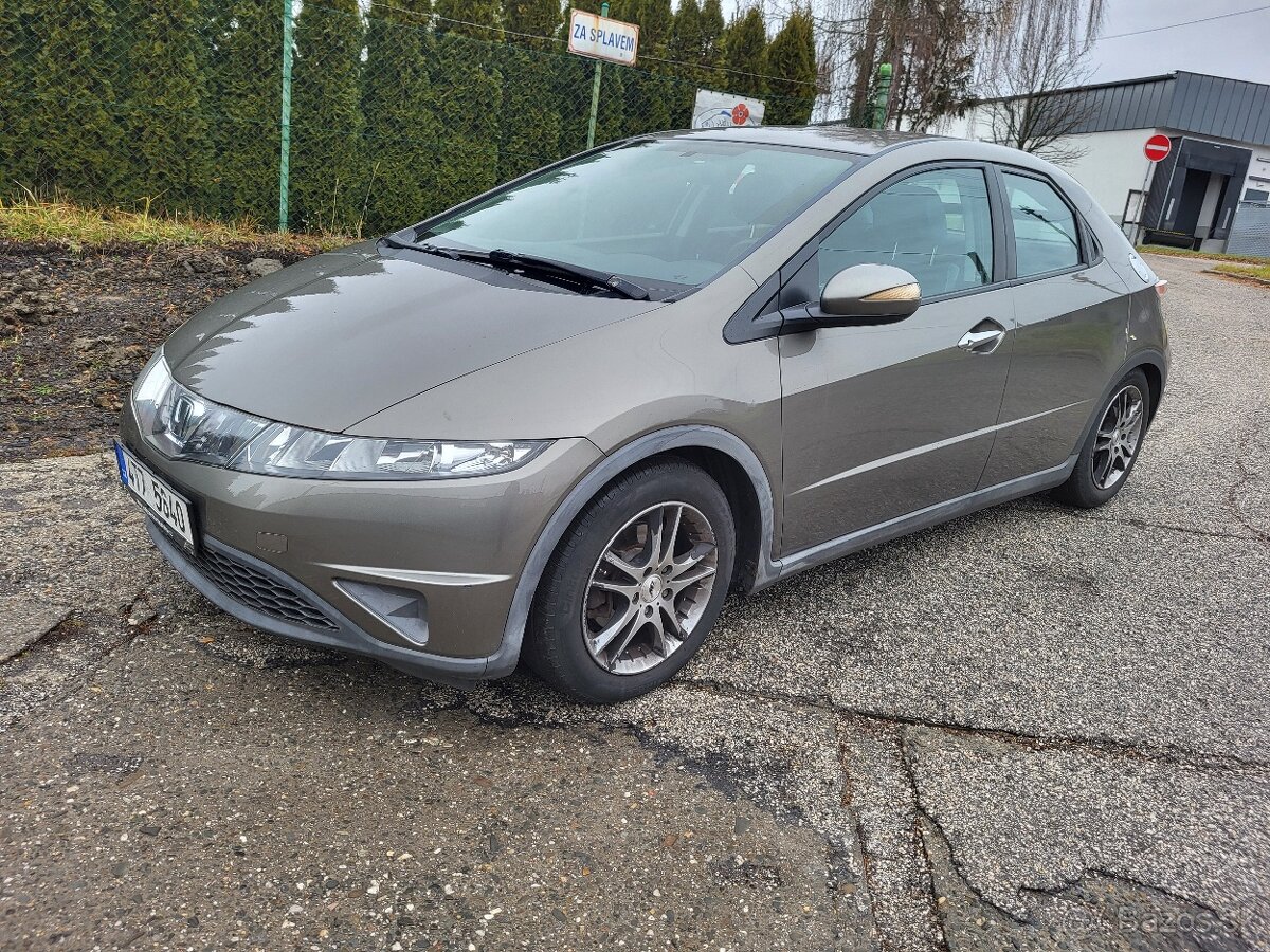 Honda Civic 8G UFO 1.4i 116tkm