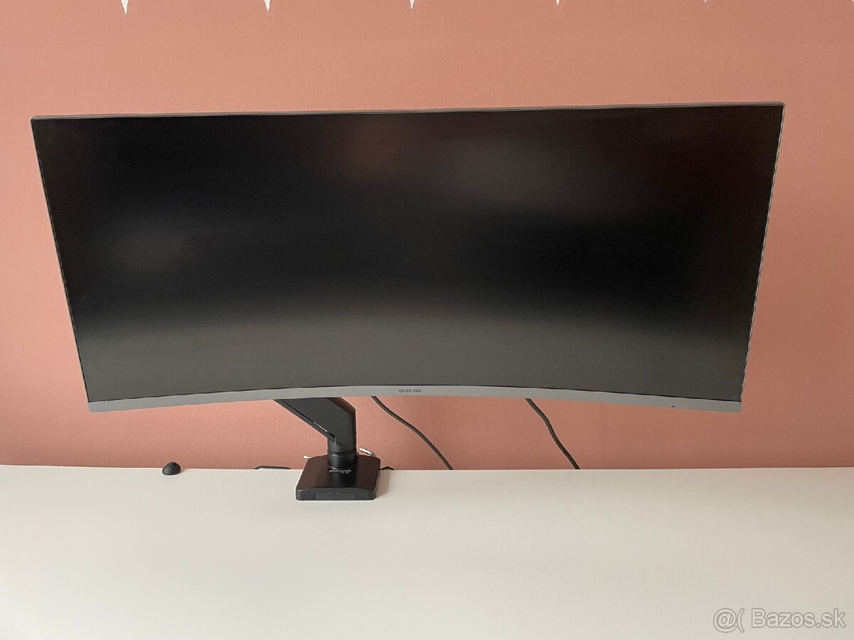 Zakryvený monitor Samsung C34890