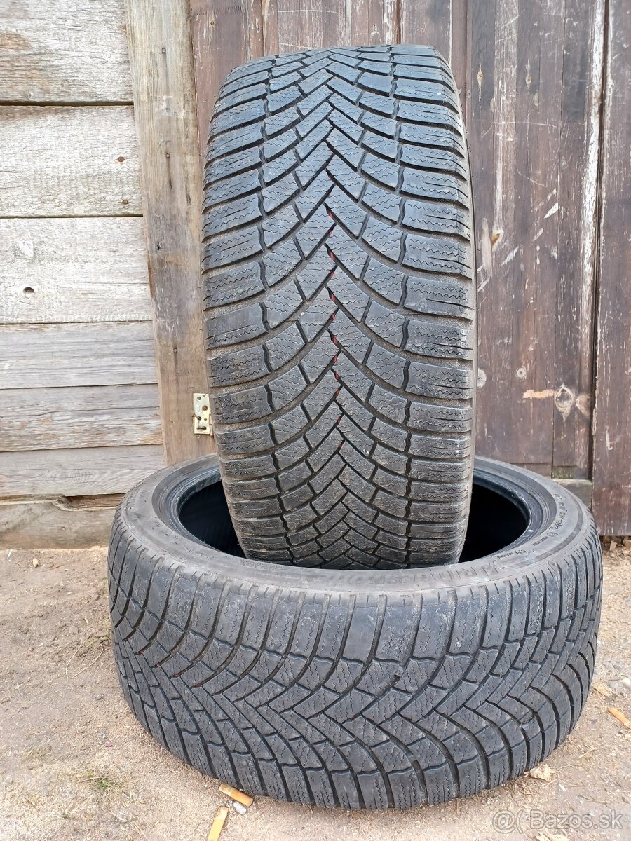 Predám 2 jazdené zimné pneumatiky Bridgestone Bliz 235/40 R1