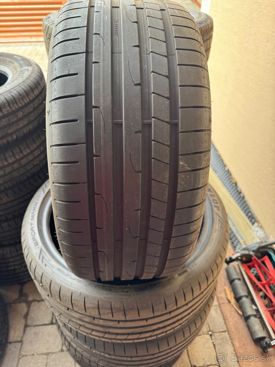 245/35R19 Dunlop