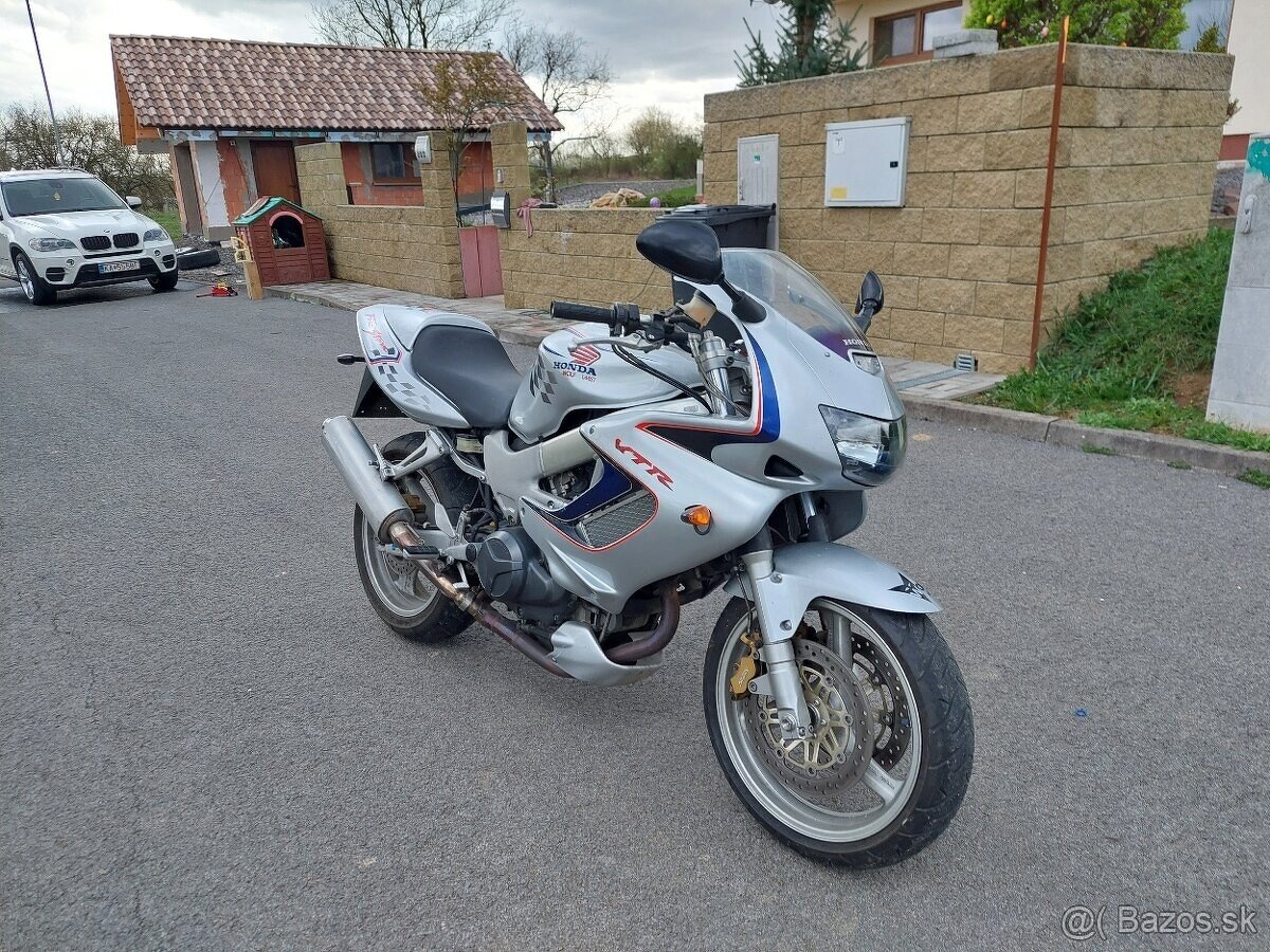 Honda VRT1000( r.v.2002 ) TOP STAV.