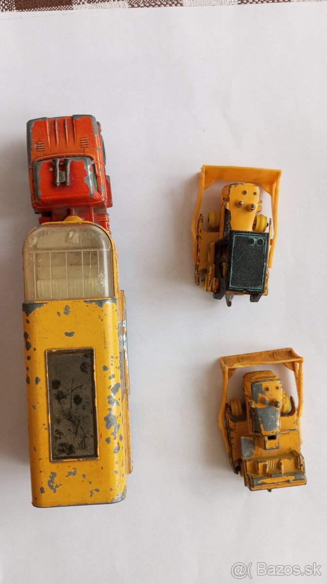 Autíčka matchbox.