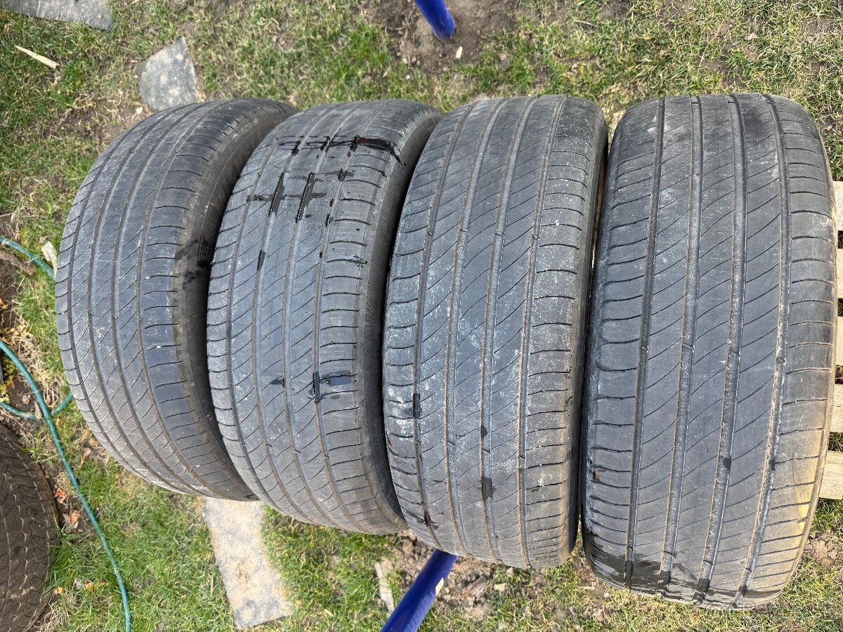 Letne pneu 215/55 R17 Michelin rv2022