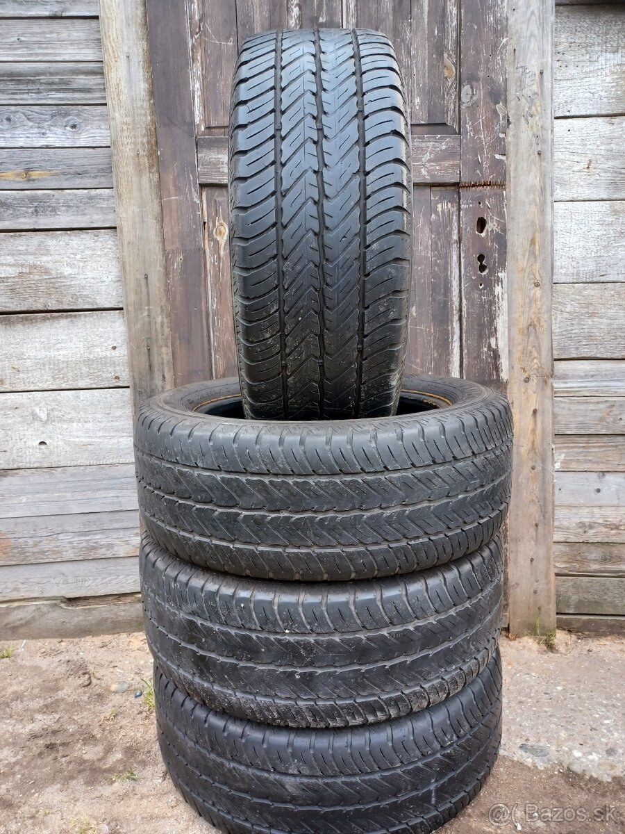 Predám 4 jazdené letné pneumatiky Dunlop Econo 225/55 R17C