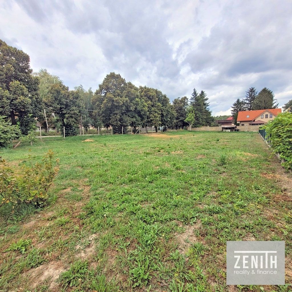 Stavebné pozemky v obci Horné Saliby - Hrušov v r.520m2