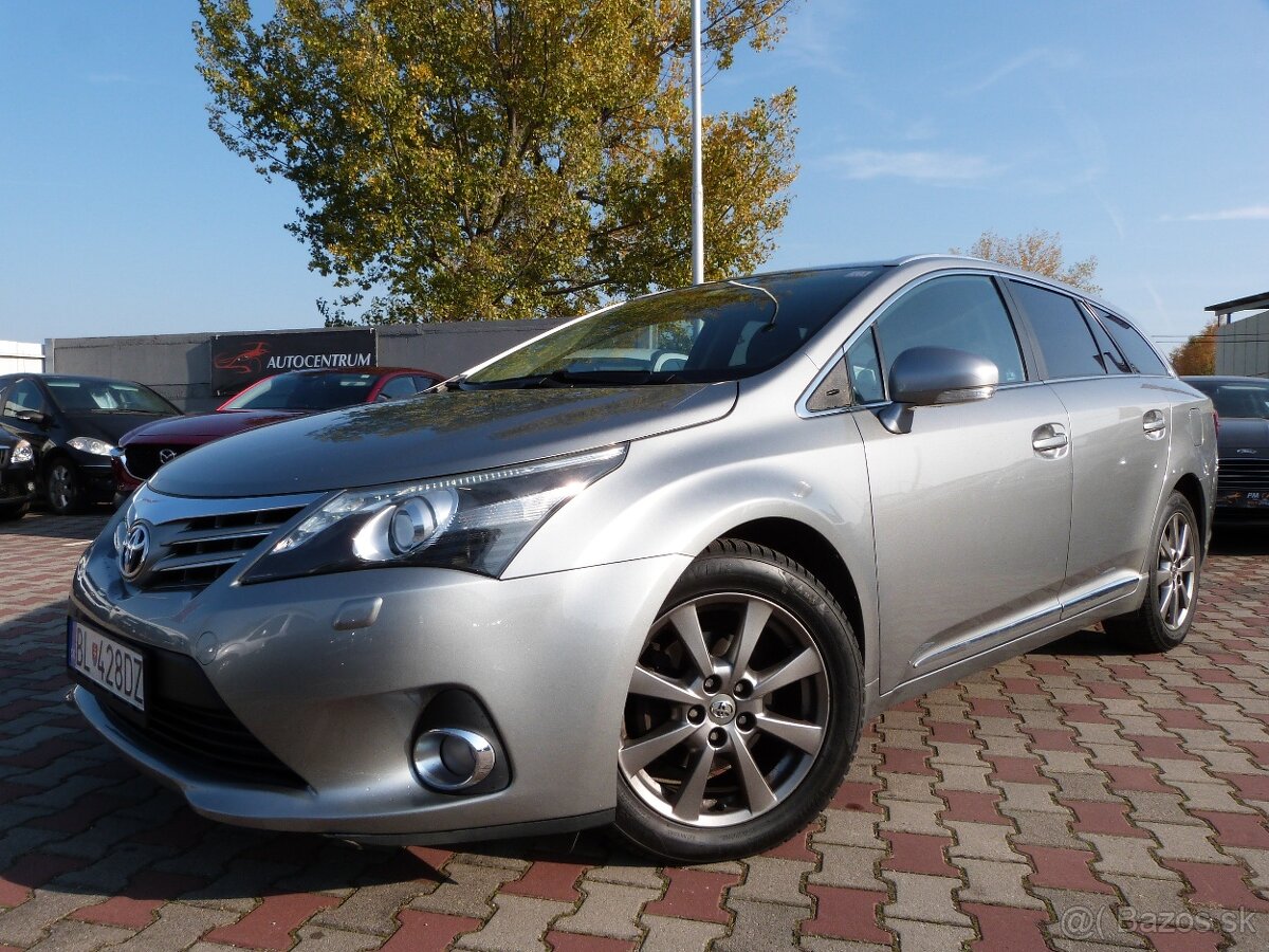 Toyota Avensis Combi 2,0 Di 91kW manuál 6 st. Xenón, NAVI, K