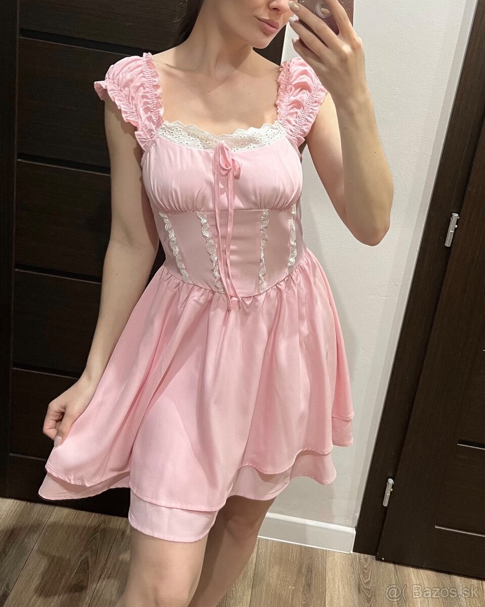 Krásne ružové krátke šaty