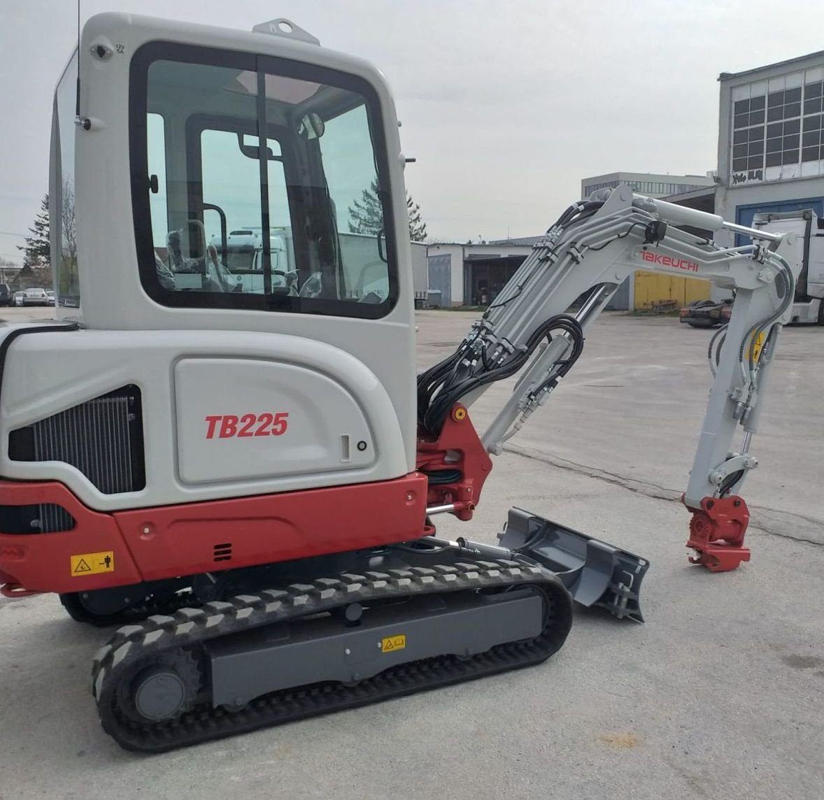 TAKEUCHI TB225 - mini bager