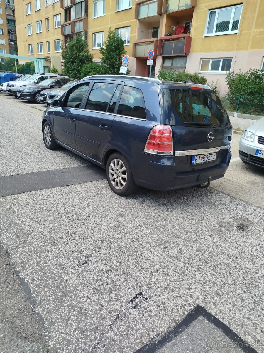 Súrne predám Opel Zafira 1.9 diesel 2007