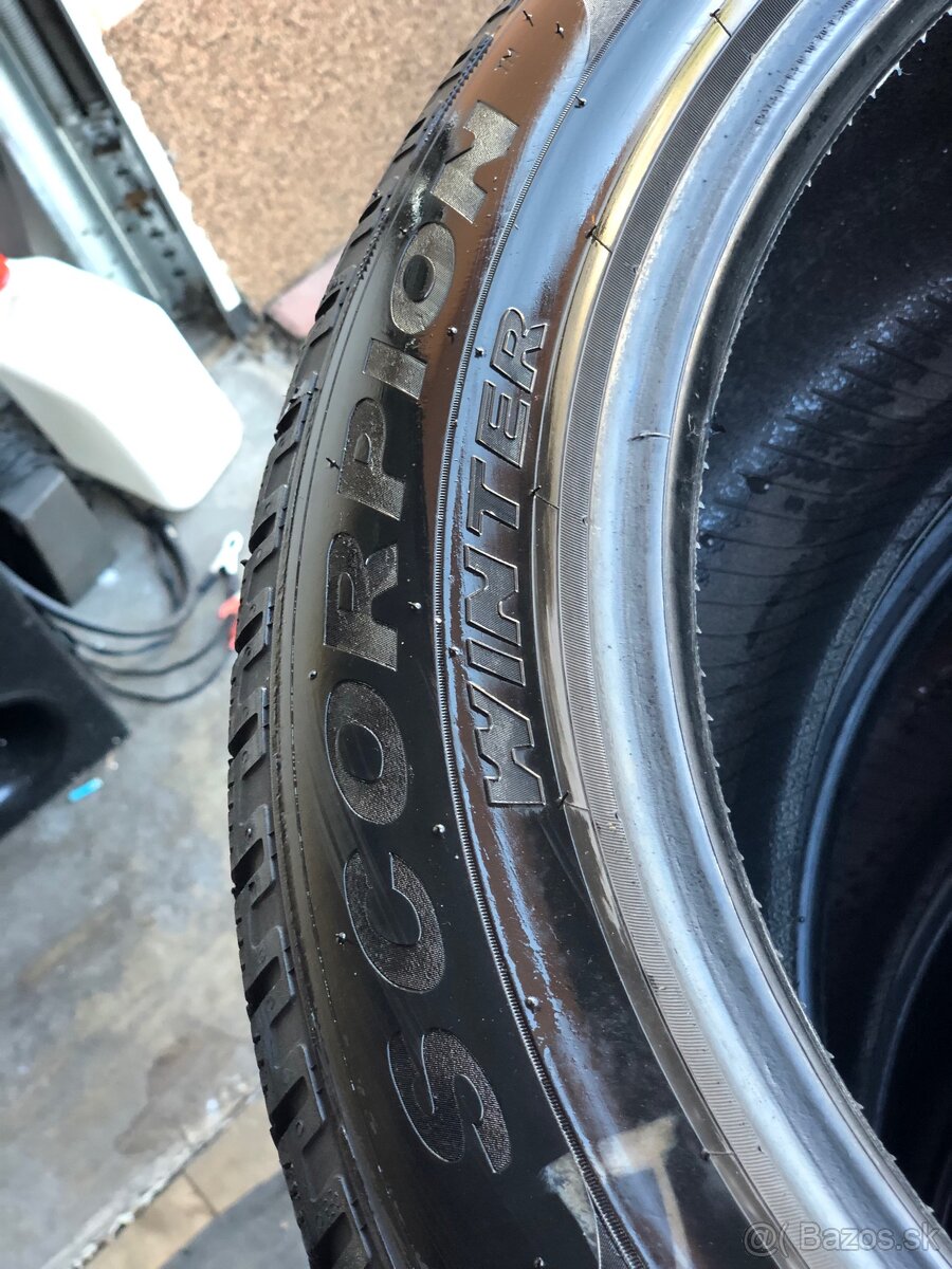 Pirelli scorpion 285/40 r21