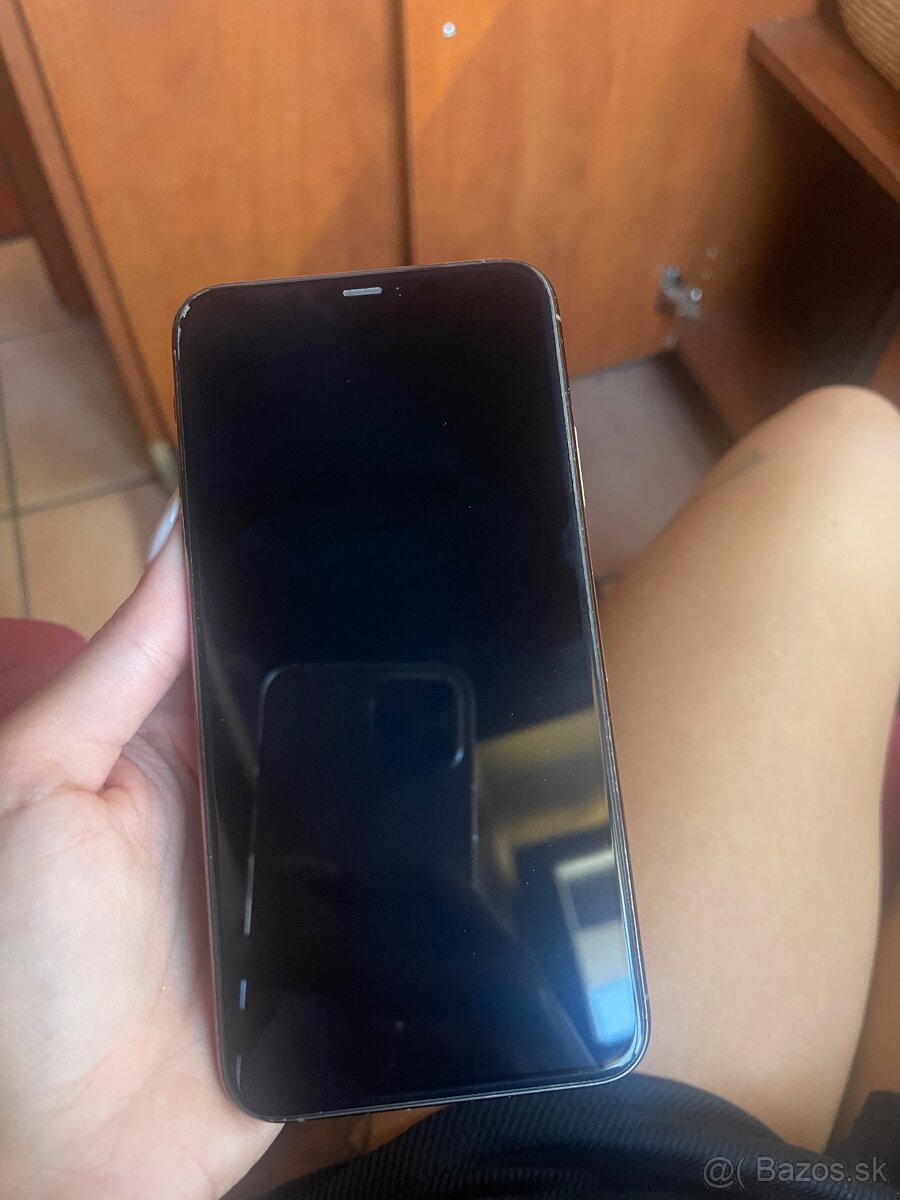 Predám iphone 11pro max gold