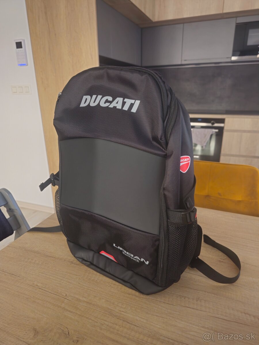 Predam novy ruksak Ducati Urban