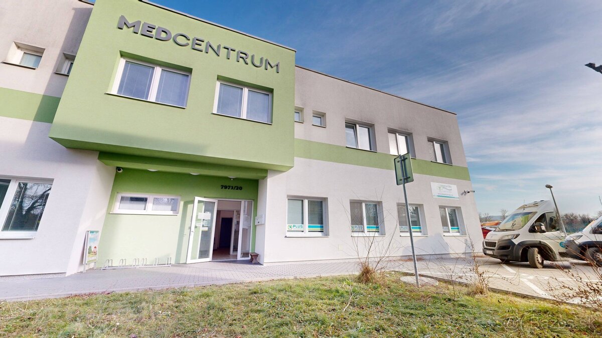 PREDAJ-NOVOSTAVBA S POLYFUNKCIOU-PIEŠŤANY-MED CENTRUM SÍDLIS