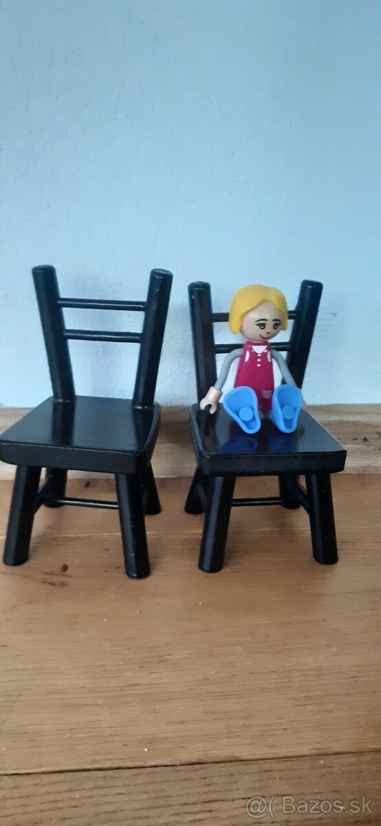 Drevené stoličky -príslušensstvo do domčeka pre bábiky