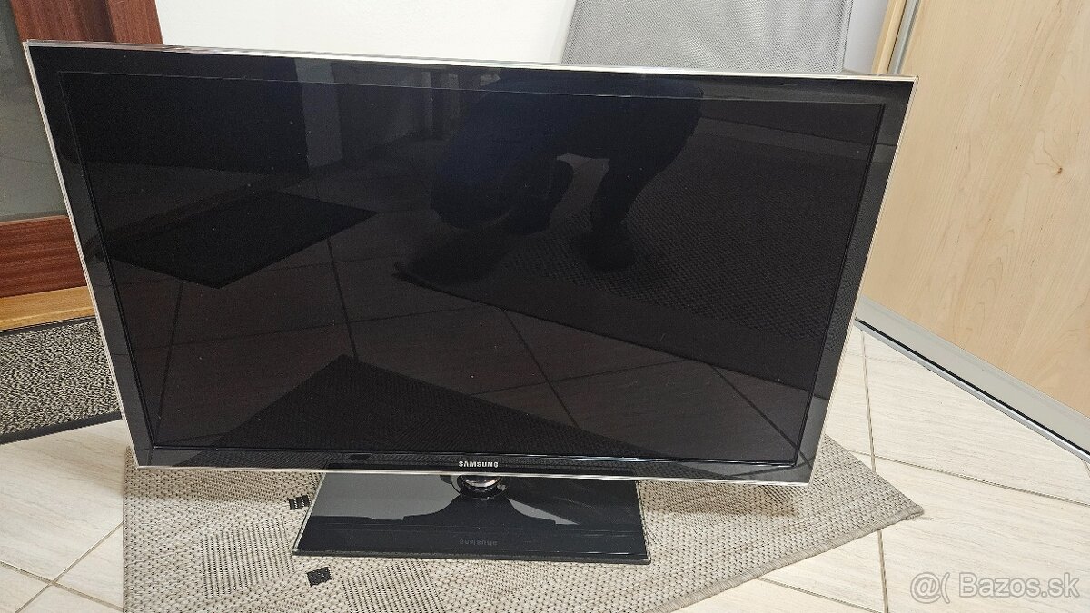 LCD TV SAMSUNG 40" 101 cm UE40D5000