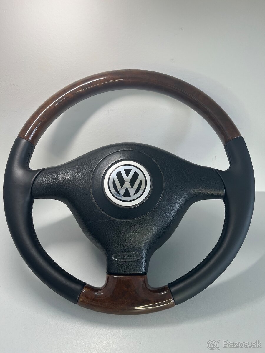 Drevený trojramenný volant VOLKSWAGEN