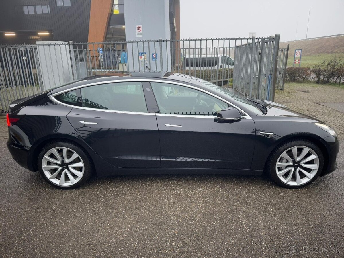 Tesla Model 3 Long Range 75 kWh - 100 300 km-Pohon všech kol