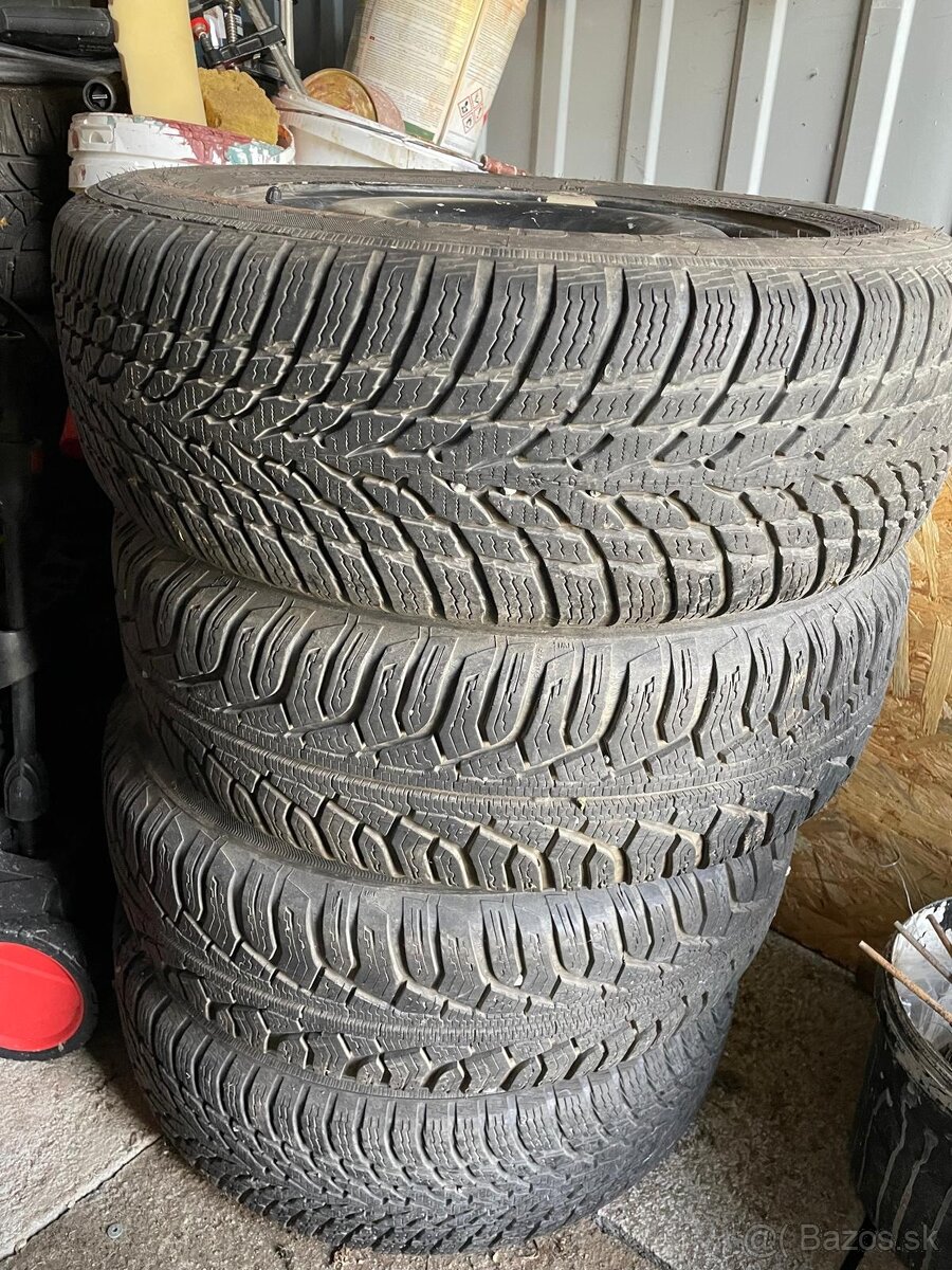 Zimné pneu+plechové disky 185/65 R15