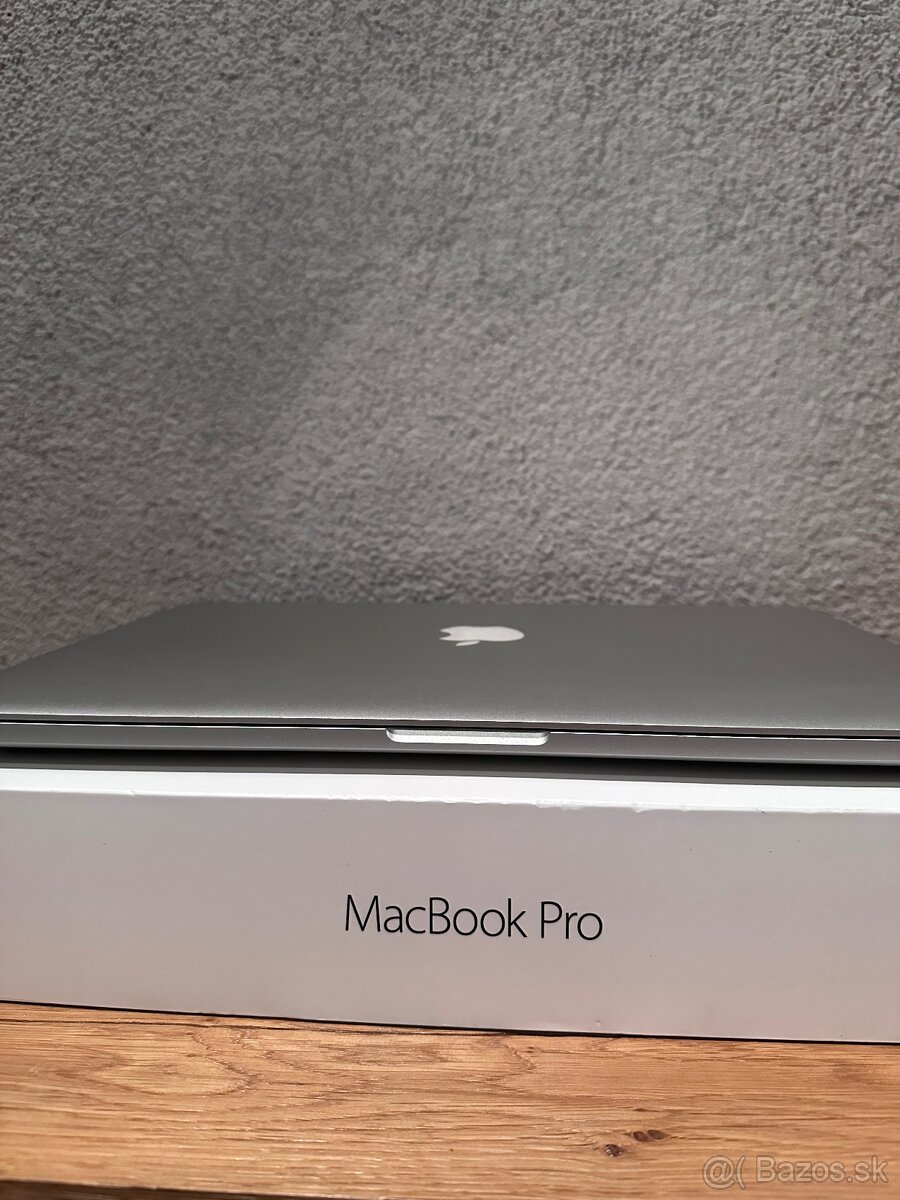 MacBook pro 15 20015