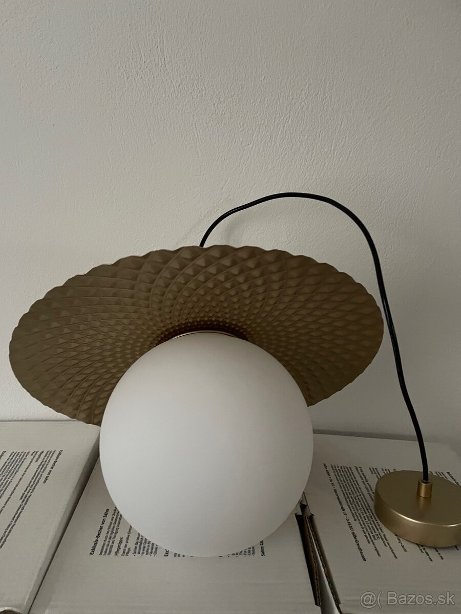 Lampa zavesna