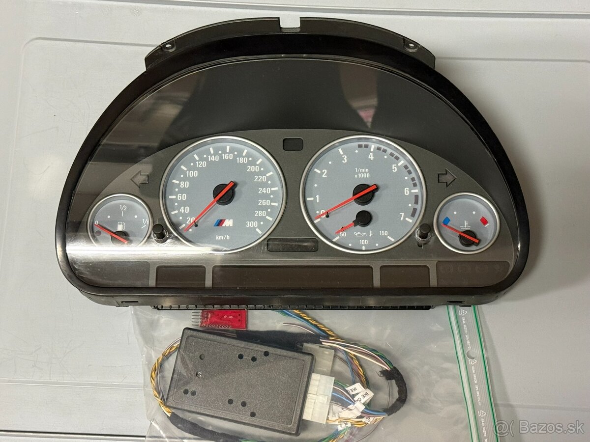 Budíky prílstrojový panel BMW E39 M5 Tachometer 300km/h