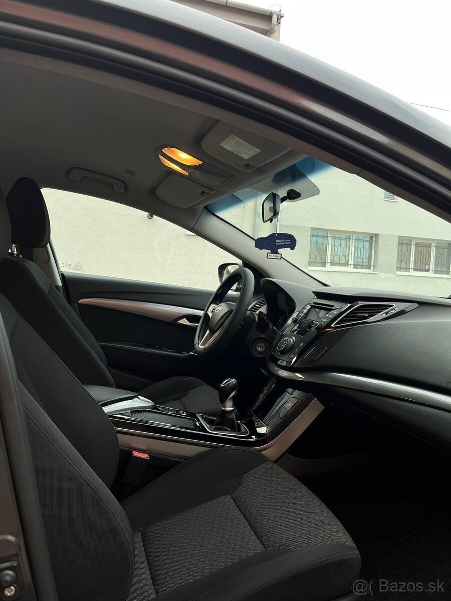 Hyundai i40 blue Sedan 2012