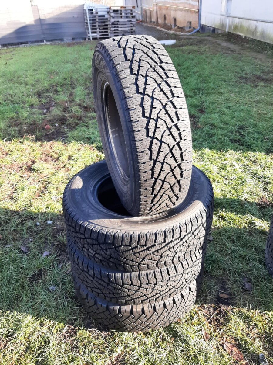 225/75R16C. 121/120R. Nokian zimné