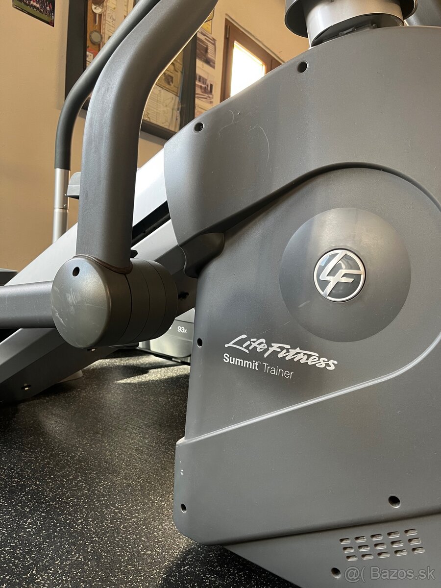 LifeFitness Summit Trainer