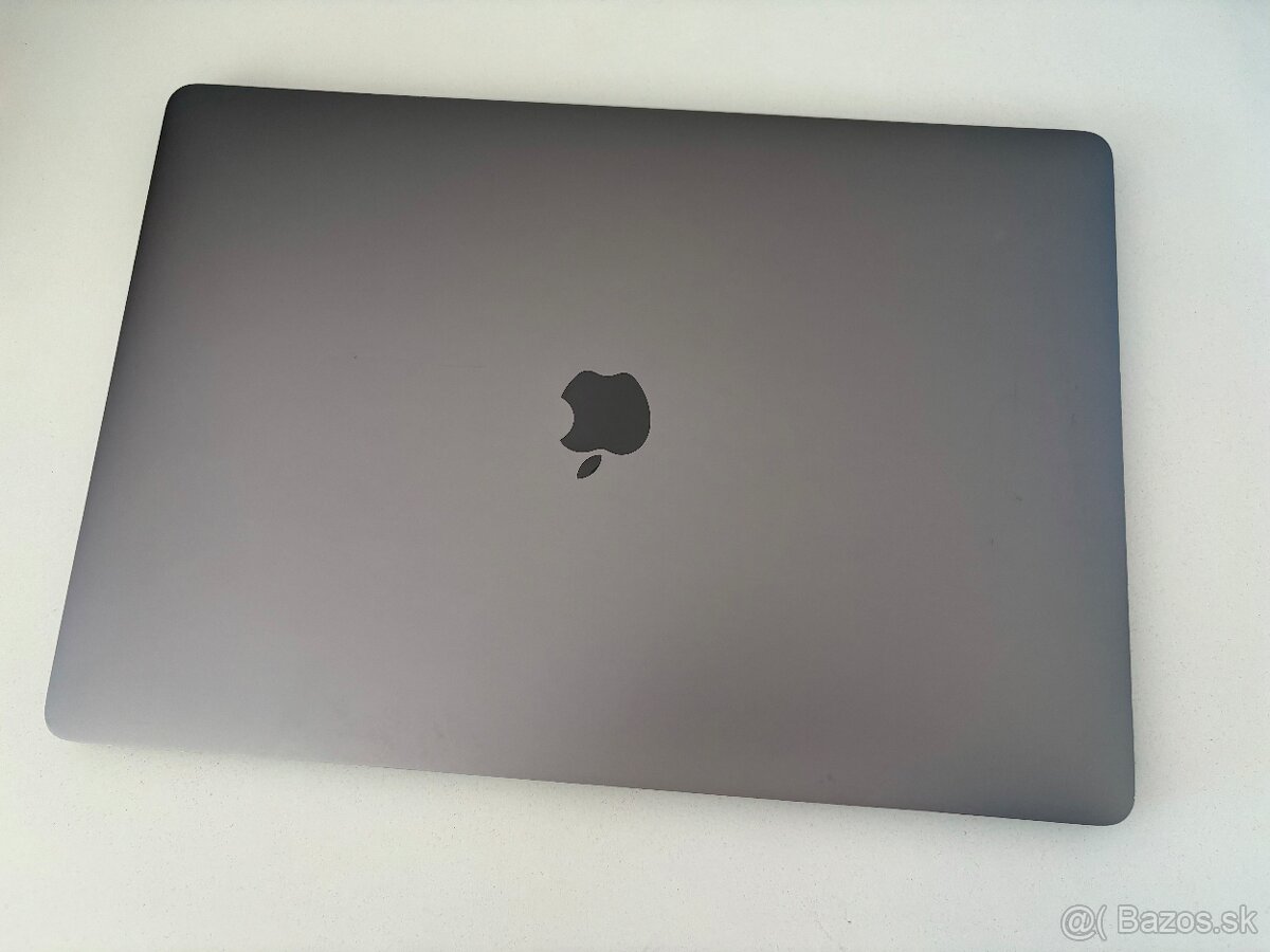 MacBook Pro 15-palcový (2019) 16GB / 256GB Silver