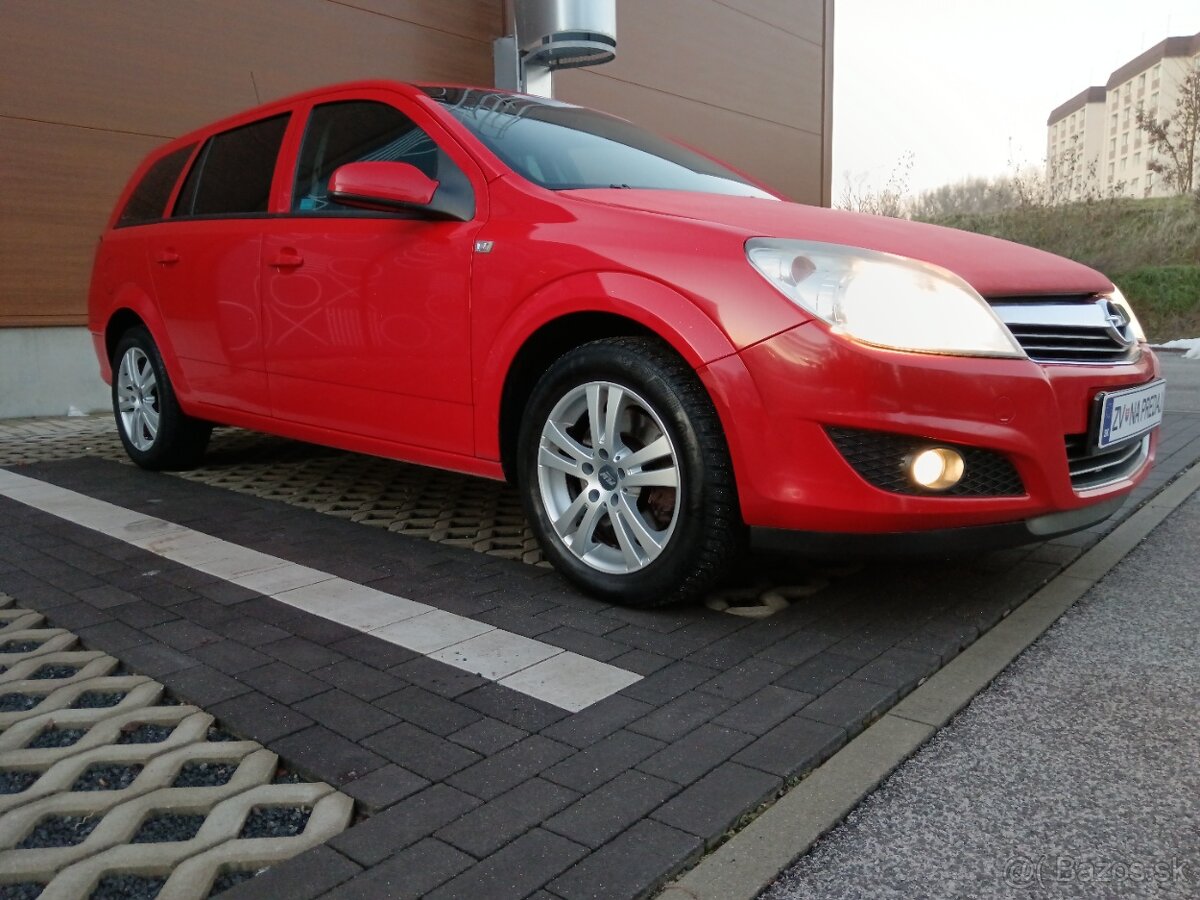 Opel Astra H Combi, r 7/2009, kúpené SR