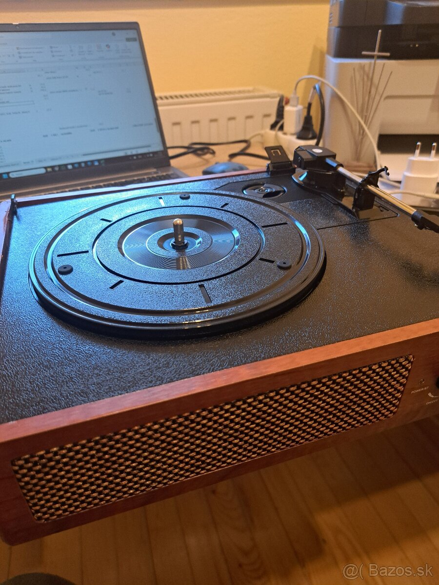 Vinyl gramofón so vstavaným Bluetooth prijímačom