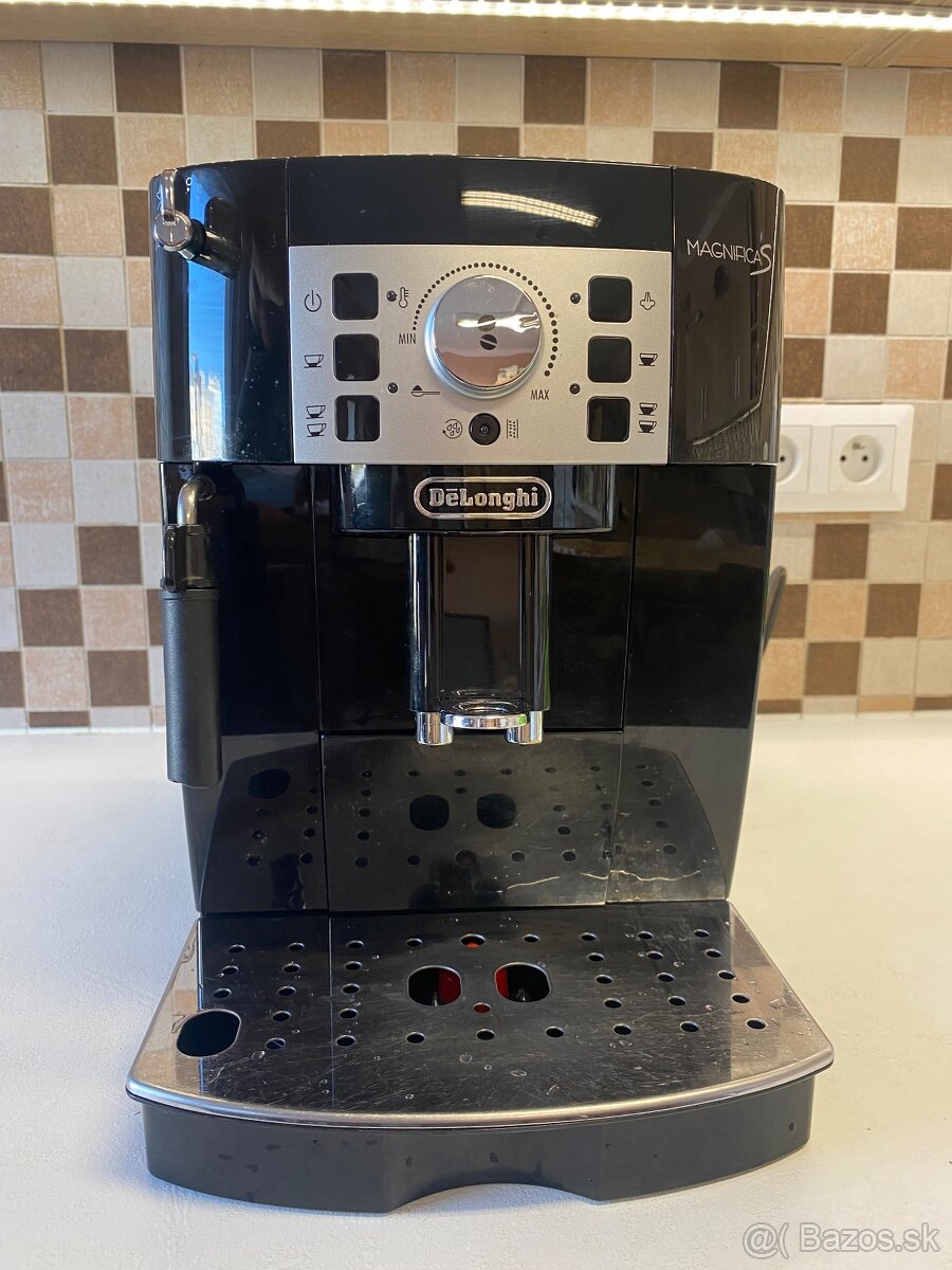 Kávovar Delonghi Magnifica S