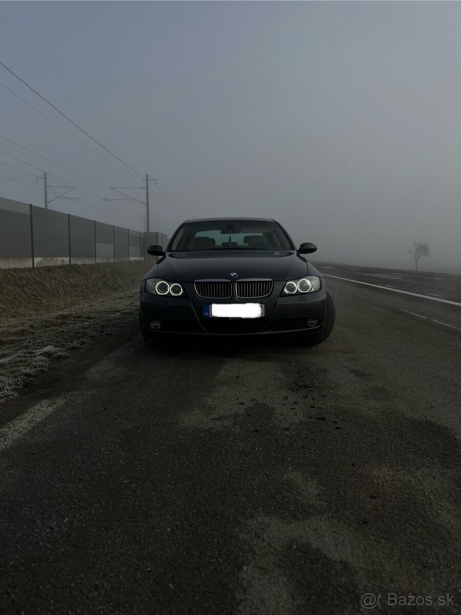 BMW E90 325i